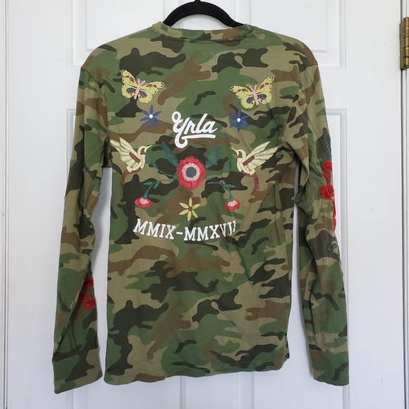 3for$25 YRLA Young and Reckless camo long sleeve rose embroidered shirt flowers - Picture 5 of 7